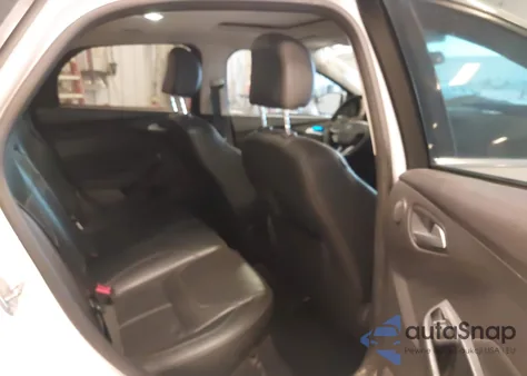 2015 Ford Focus Titanium z USA, uszkodzony, nr VIN 1FADP3J27FL280611